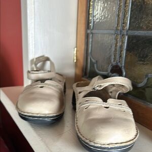 Naot Cream Flats with Soft Material and Decorative Strap NWOT